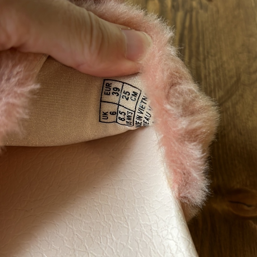 Fenty By Puma Pink Fuzzy Slides - Size 8.5 - image 8